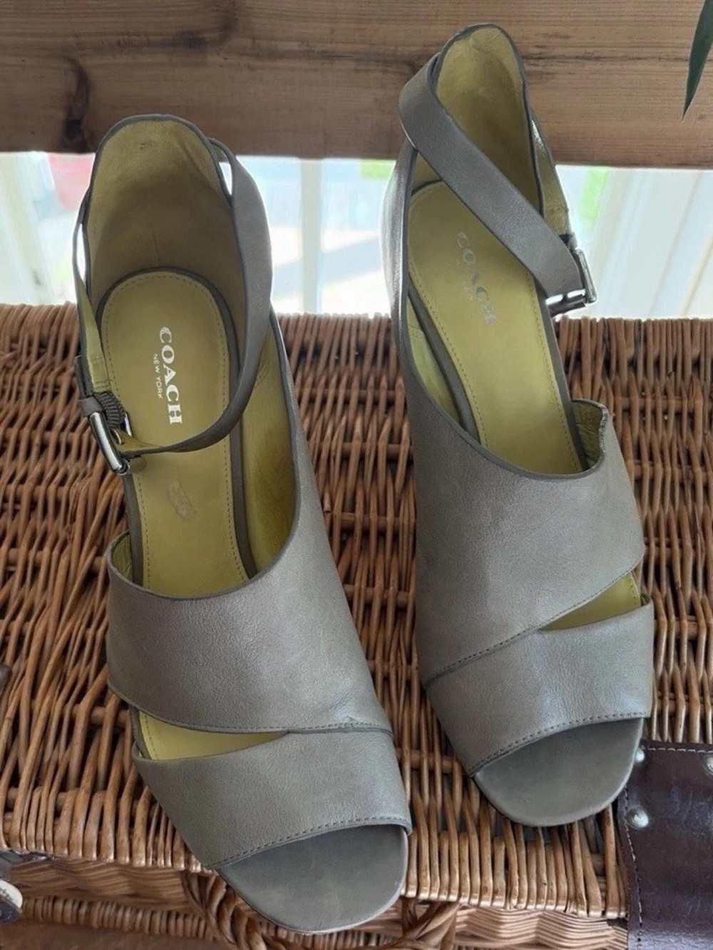 Pre Loved COACH Manhattan Taupe Leather Stiletto Buckle Heels Women's Size 9.5
